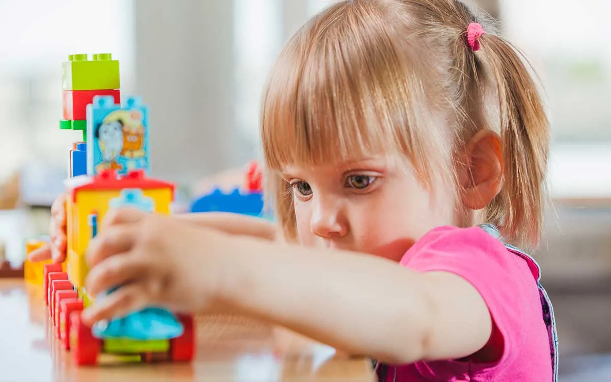 أبرز اتجاهات ألعاب الأطفال في الإمارات 2025: المرح والتعليم معًا